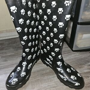 Women's Paw Print Rain Boots - Black and White